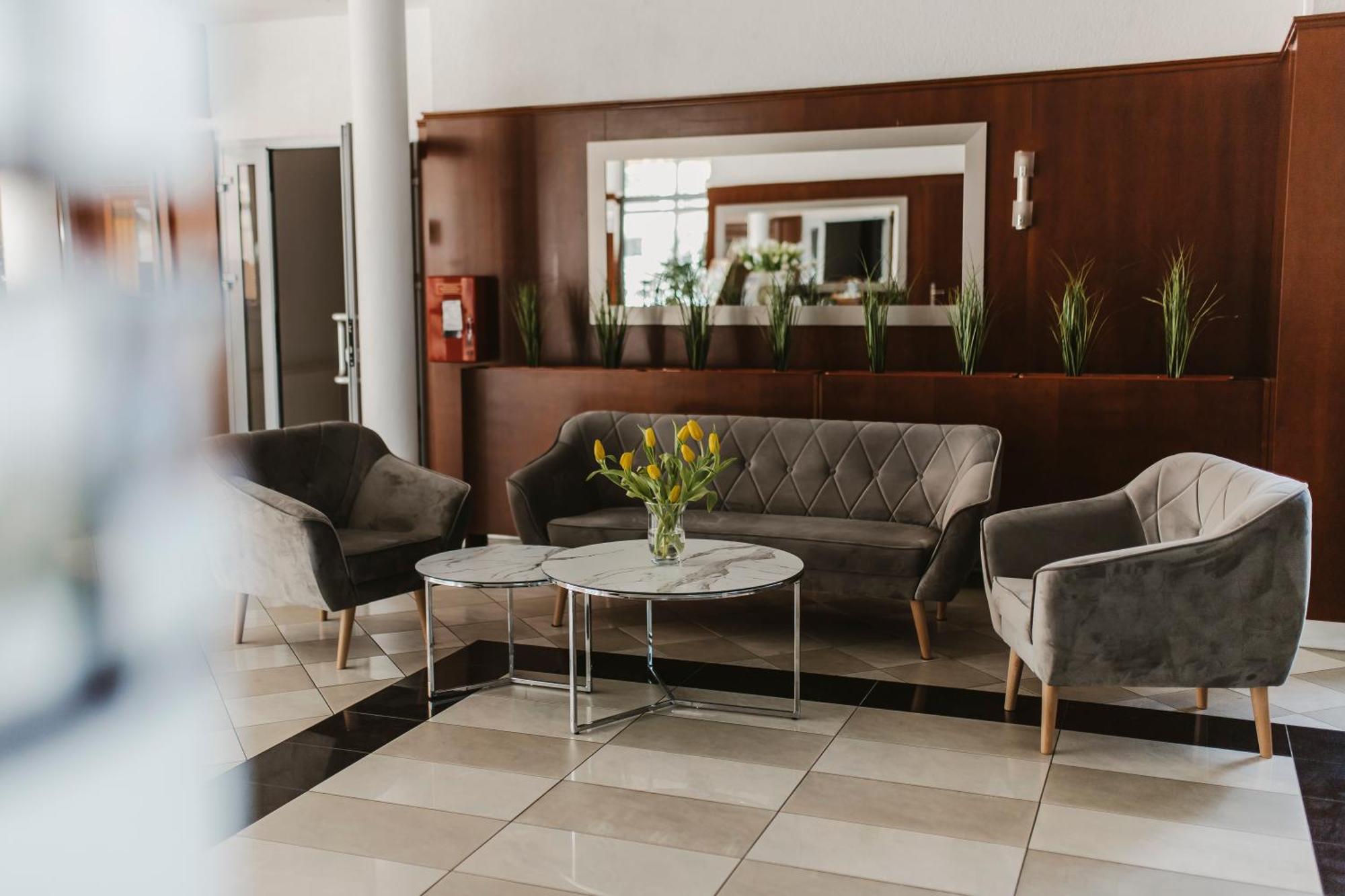 Hotel I Restauracja Borowianka Ostrów Wielkopolski Exterior foto