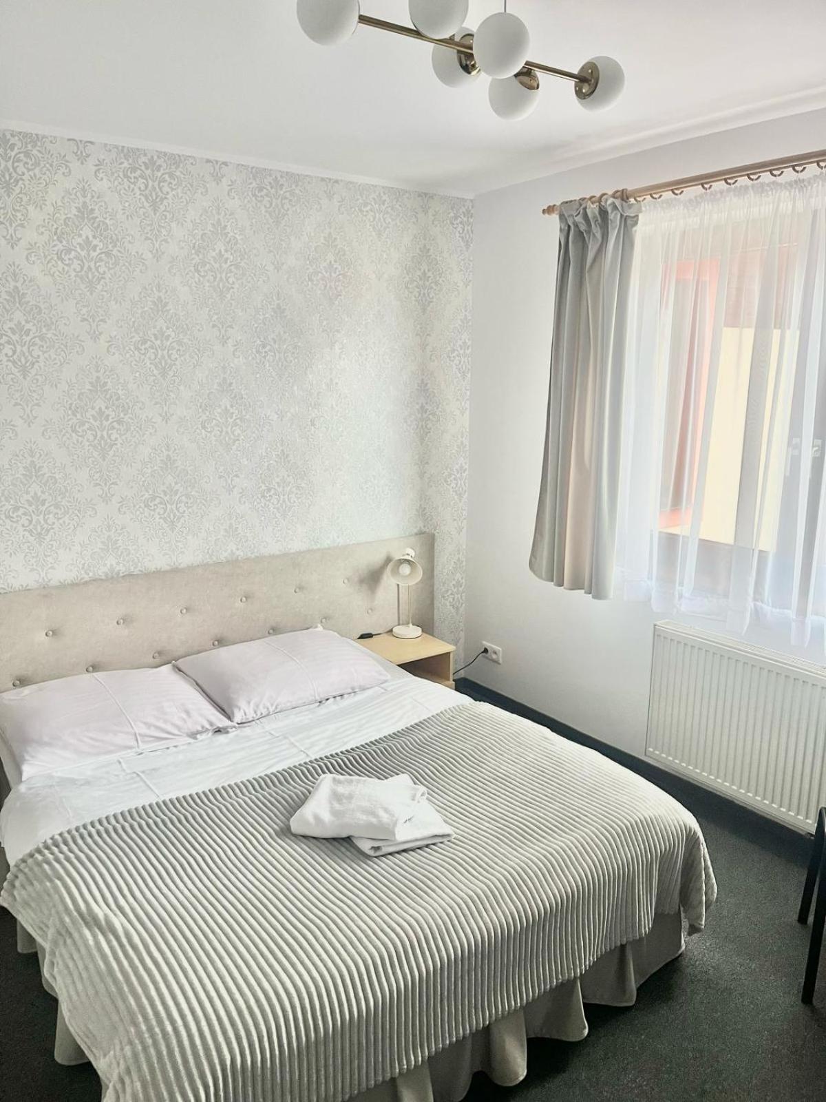 Hotel I Restauracja Borowianka Ostrów Wielkopolski Exterior foto